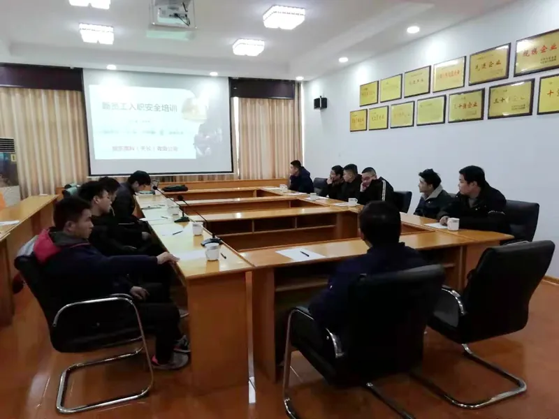The company organized the 2019 new employee orientation training.